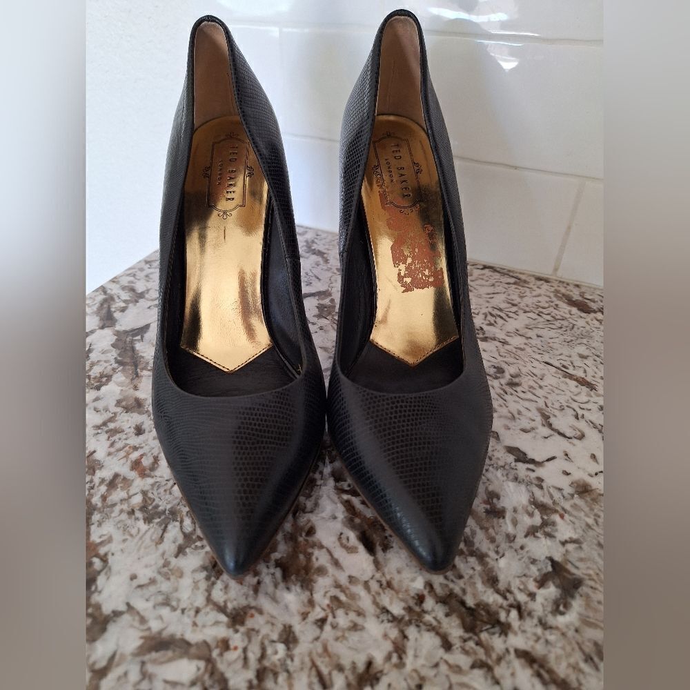 Ted Baker black leather pums with metallic‎ heel size 40